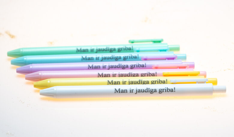 Motivējoša pildspalva ar uzrakstu “Man ir jaudīga griba!”