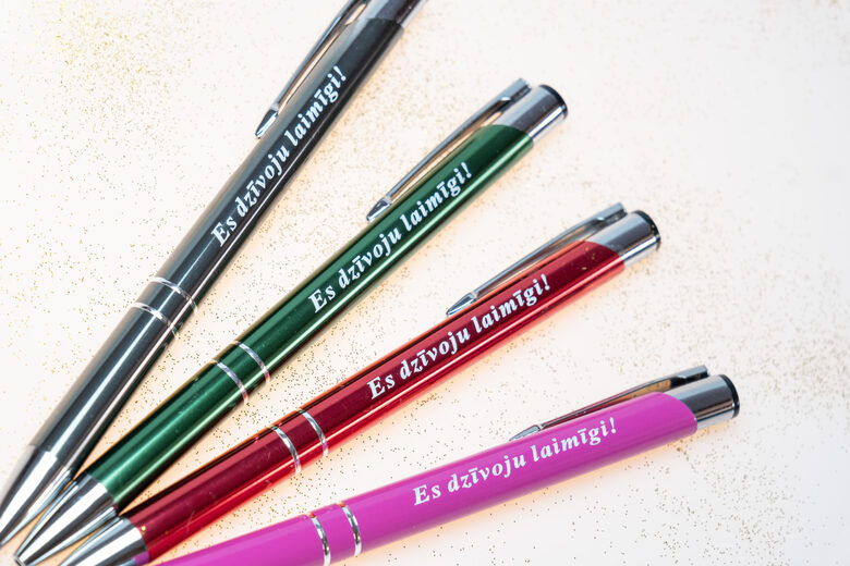 Motivējoša pildspalva “Es dzīvoju laimīgi!”