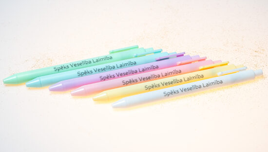 Motivējoša pildspalva ar tekstu "Spēks, Veselība, Laimība"